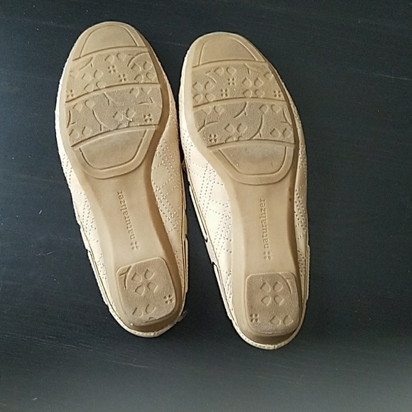 naturalizer slip resistant shoes